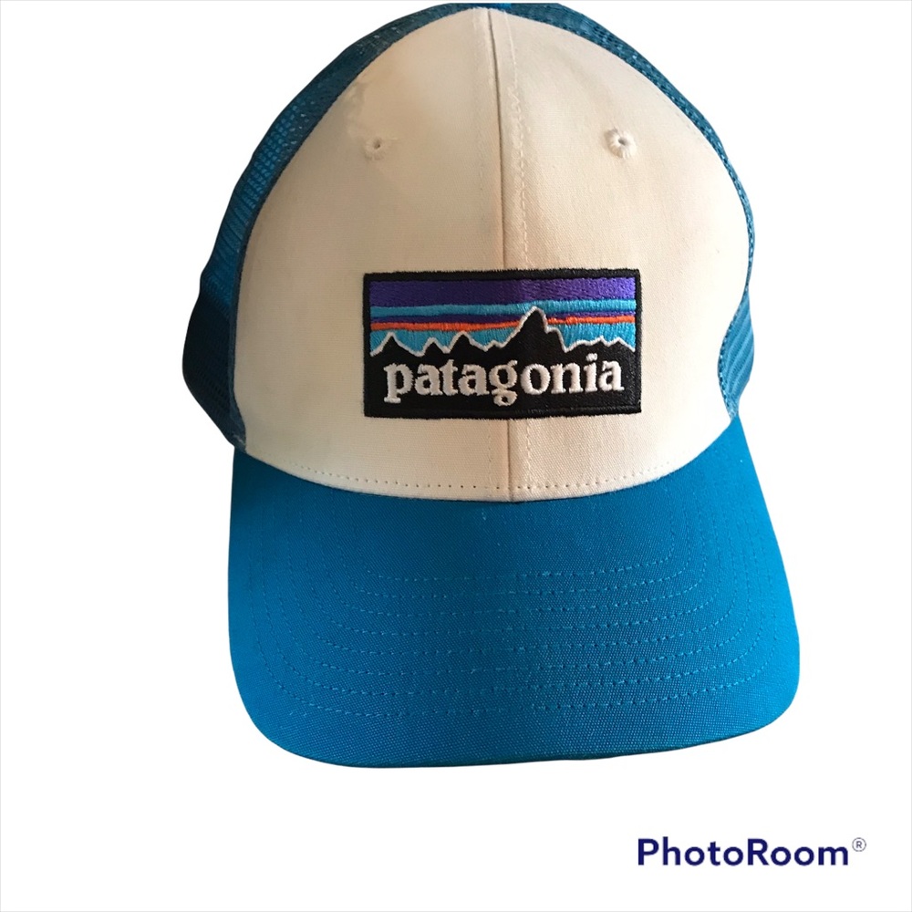 Patagonia blue & white snap back truckers hat. One size